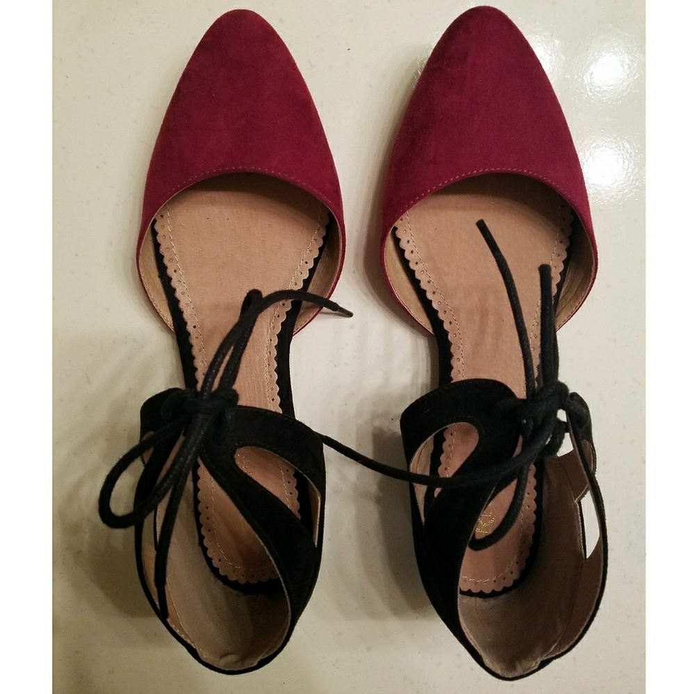 Super cute Lily Wine Restricted Flats